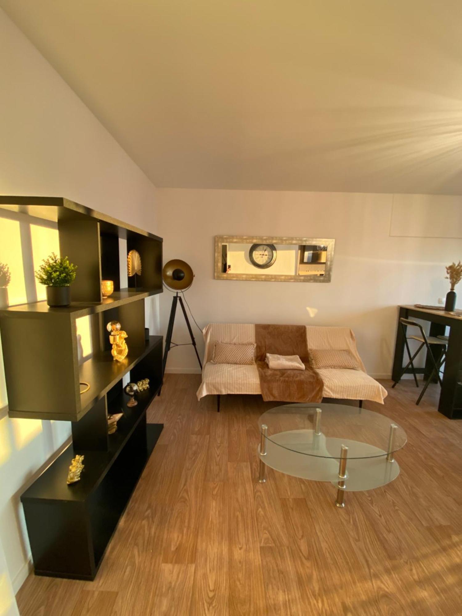 Appartement Spacieux - 10' Gare أنجير المظهر الخارجي الصورة